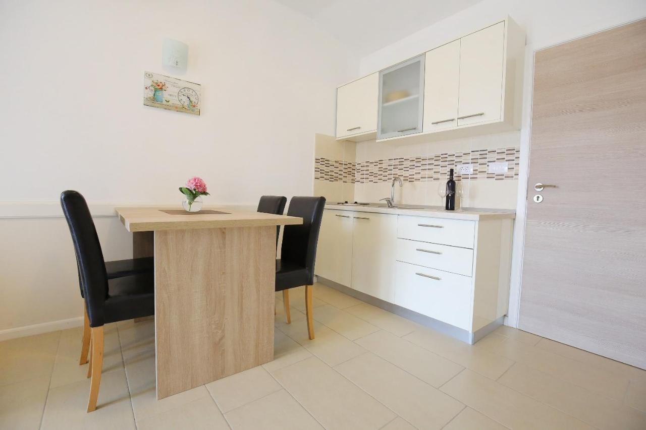 Apartmani Dane Sukošan Екстериор снимка