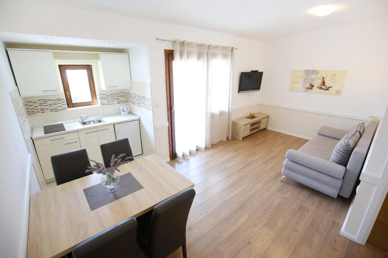 Apartmani Dane Sukošan Екстериор снимка
