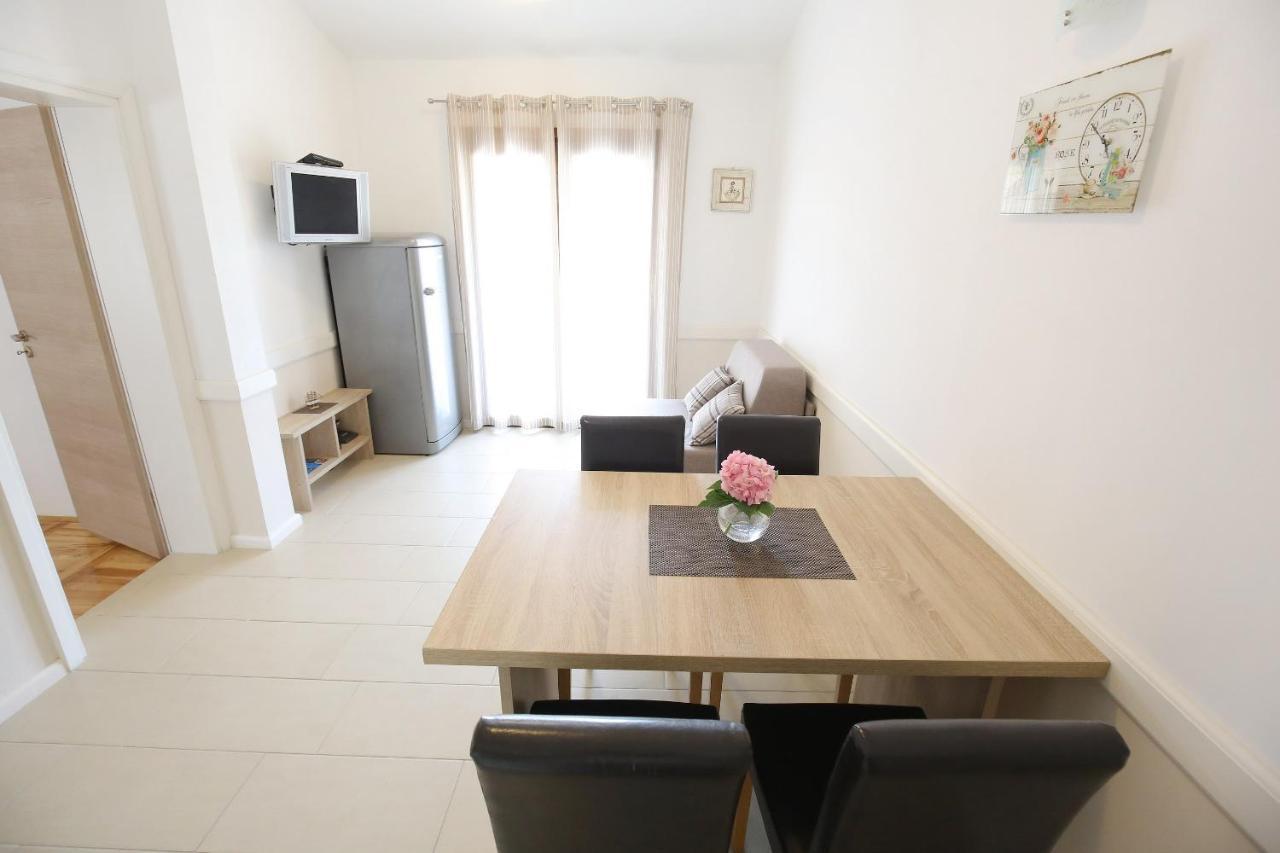 Apartmani Dane Sukošan Екстериор снимка